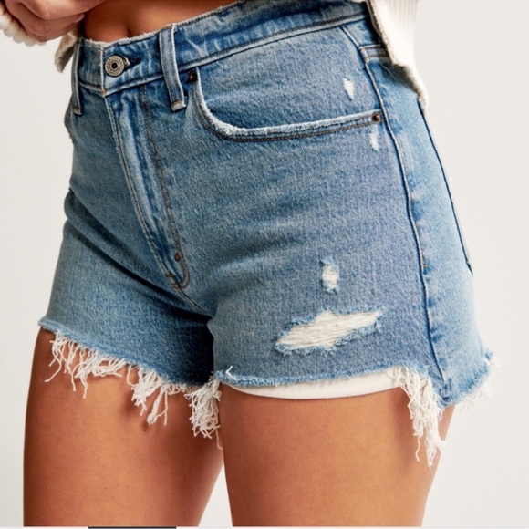 Abercrombie & Fitch - Curve Love High Rise Mom Short - Picture 7 of 11